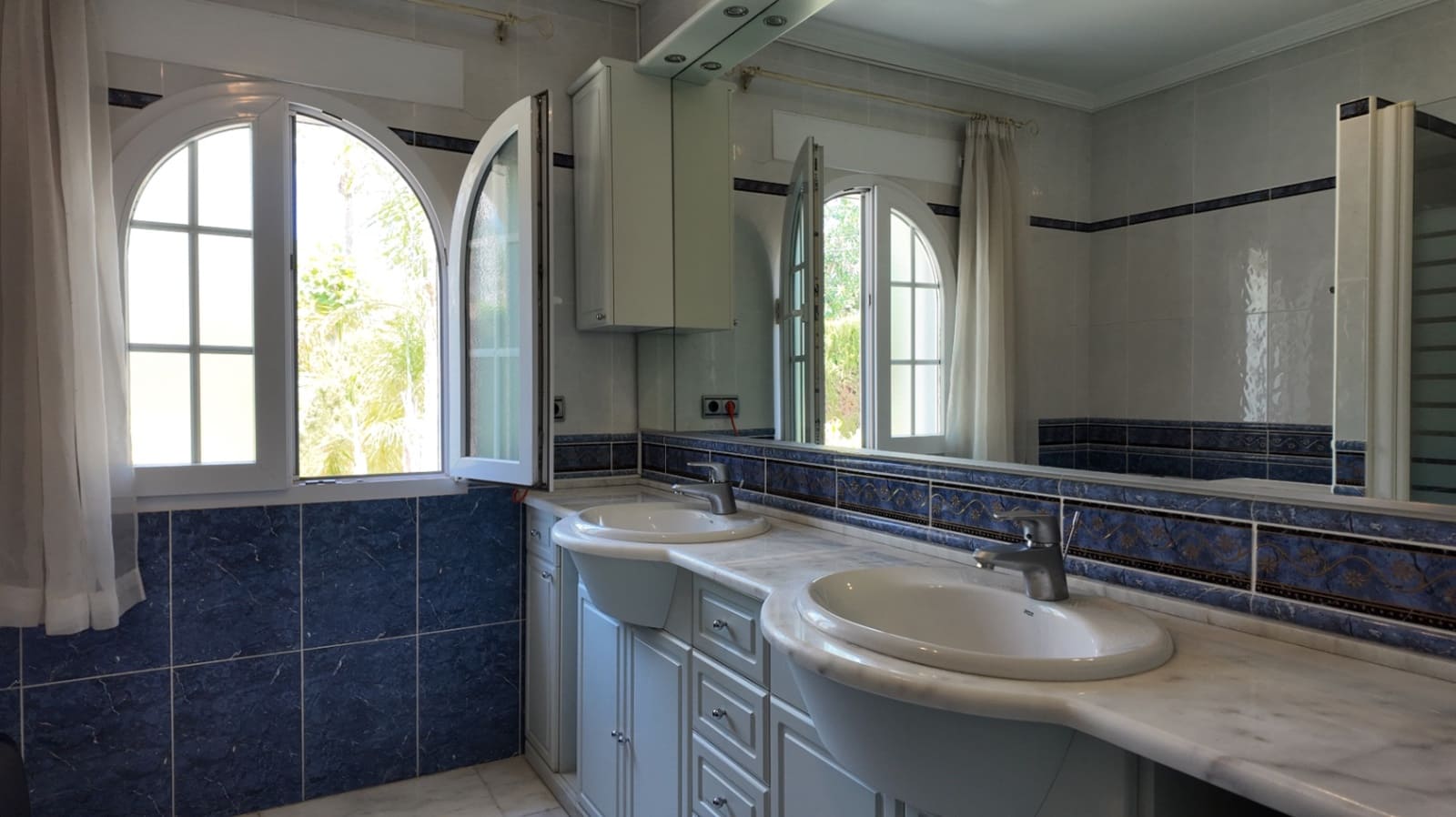 5 Zimmer Villa zu vermieten in La Nucia mit Pool Garage - 3.700 € (Ref: 10048131)