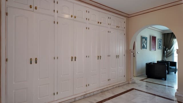 5 Zimmer Villa zu vermieten in La Nucia mit Pool Garage - 3.700 € (Ref: 10048131)