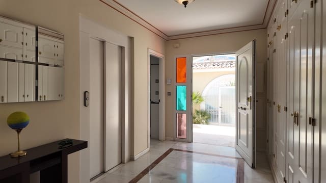 5 Zimmer Villa zu vermieten in La Nucia mit Pool Garage - 3.700 € (Ref: 10048131)