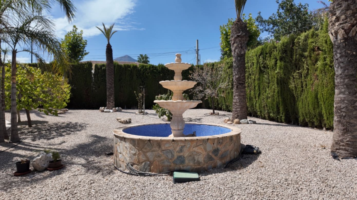 Chalet de 2 habitaciones en La Nucia en alquiler con piscina garaje - 1.800 € (Ref: 10051957)