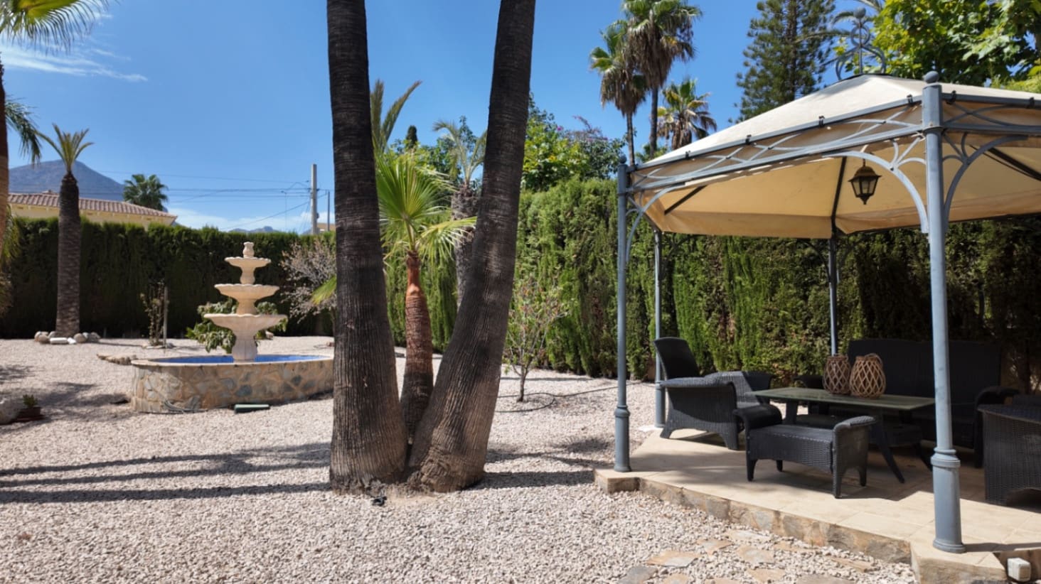 Chalet de 2 habitaciones en La Nucia en alquiler con piscina garaje - 1.800 € (Ref: 10051957)