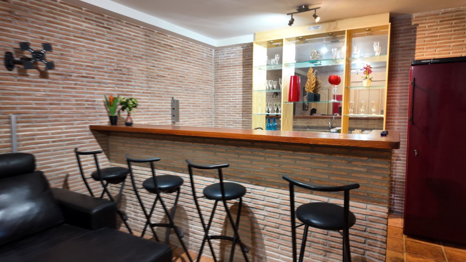 Chalet de 2 habitaciones en La Nucia en alquiler con piscina garaje - 1.800 € (Ref: 10051957)