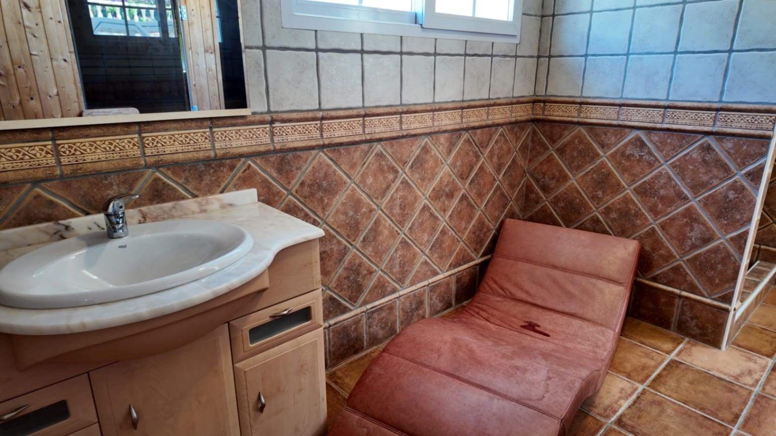 Chalet de 2 habitaciones en La Nucia en alquiler con piscina garaje - 1.800 € (Ref: 10051957)