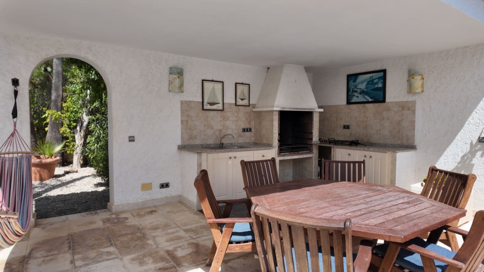 Chalet de 2 habitaciones en La Nucia en alquiler con piscina garaje - 1.800 € (Ref: 10051957)