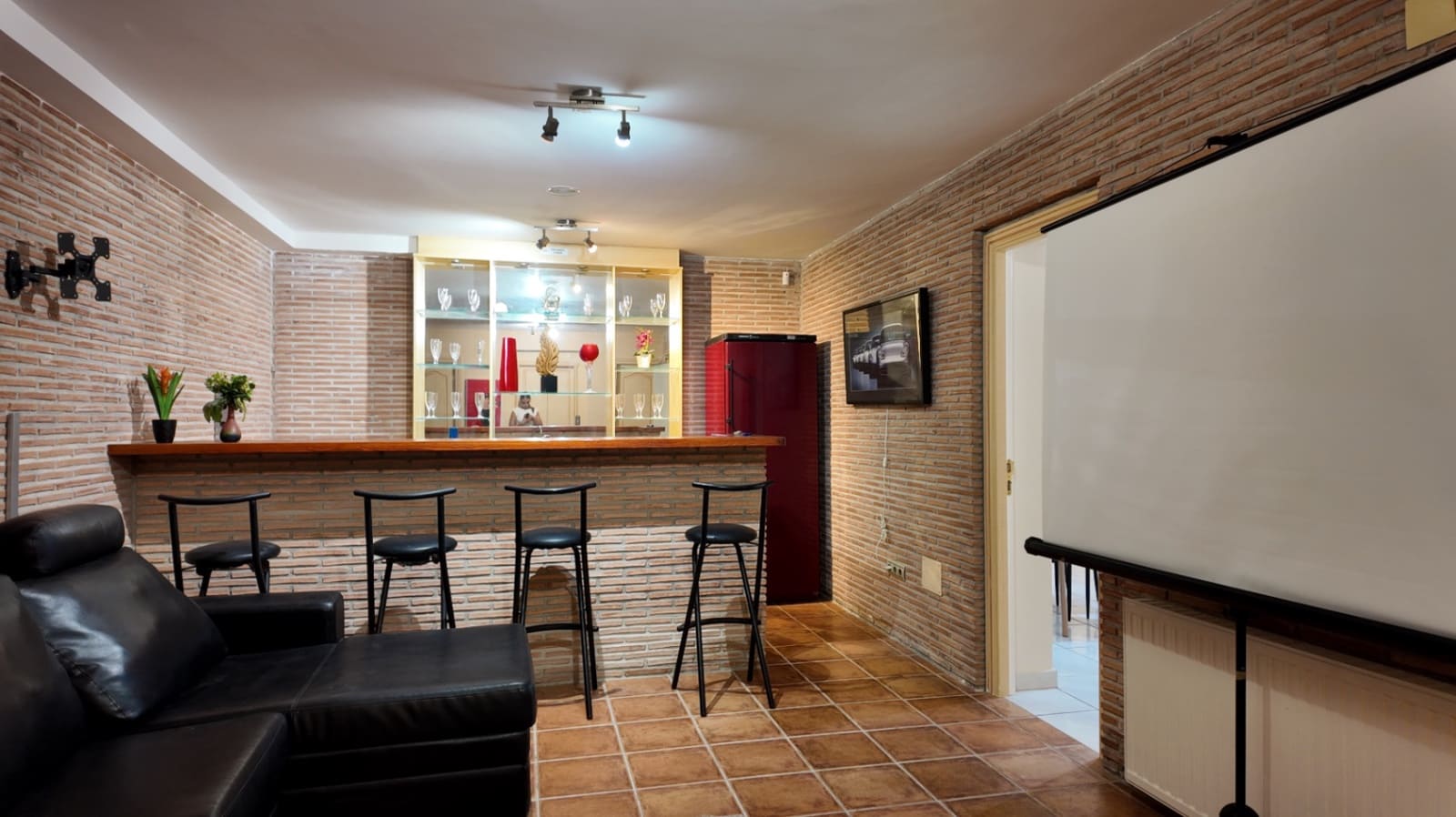 Chalet de 2 habitaciones en La Nucia en alquiler con piscina garaje - 1.800 € (Ref: 10051957)