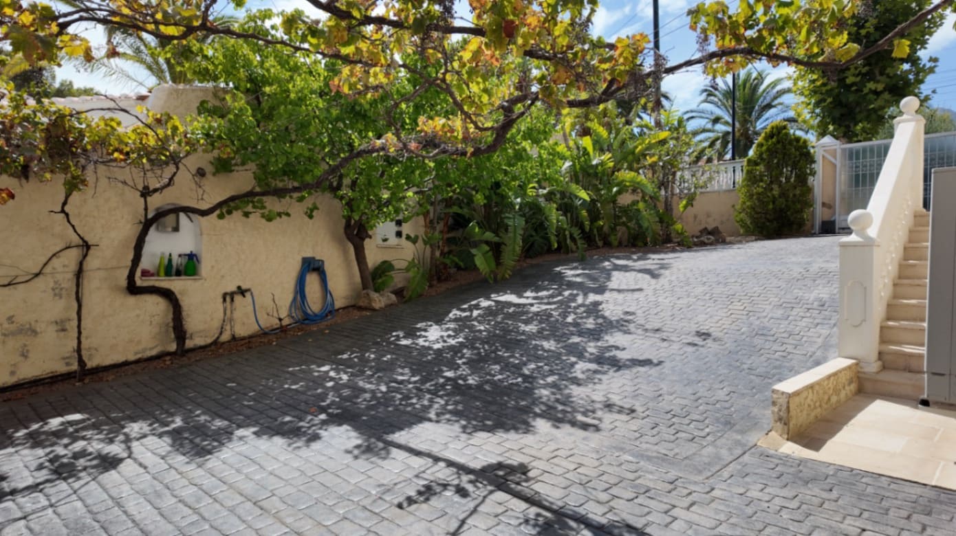 Chalet de 2 habitaciones en La Nucia en alquiler con piscina garaje - 1.800 € (Ref: 10051957)