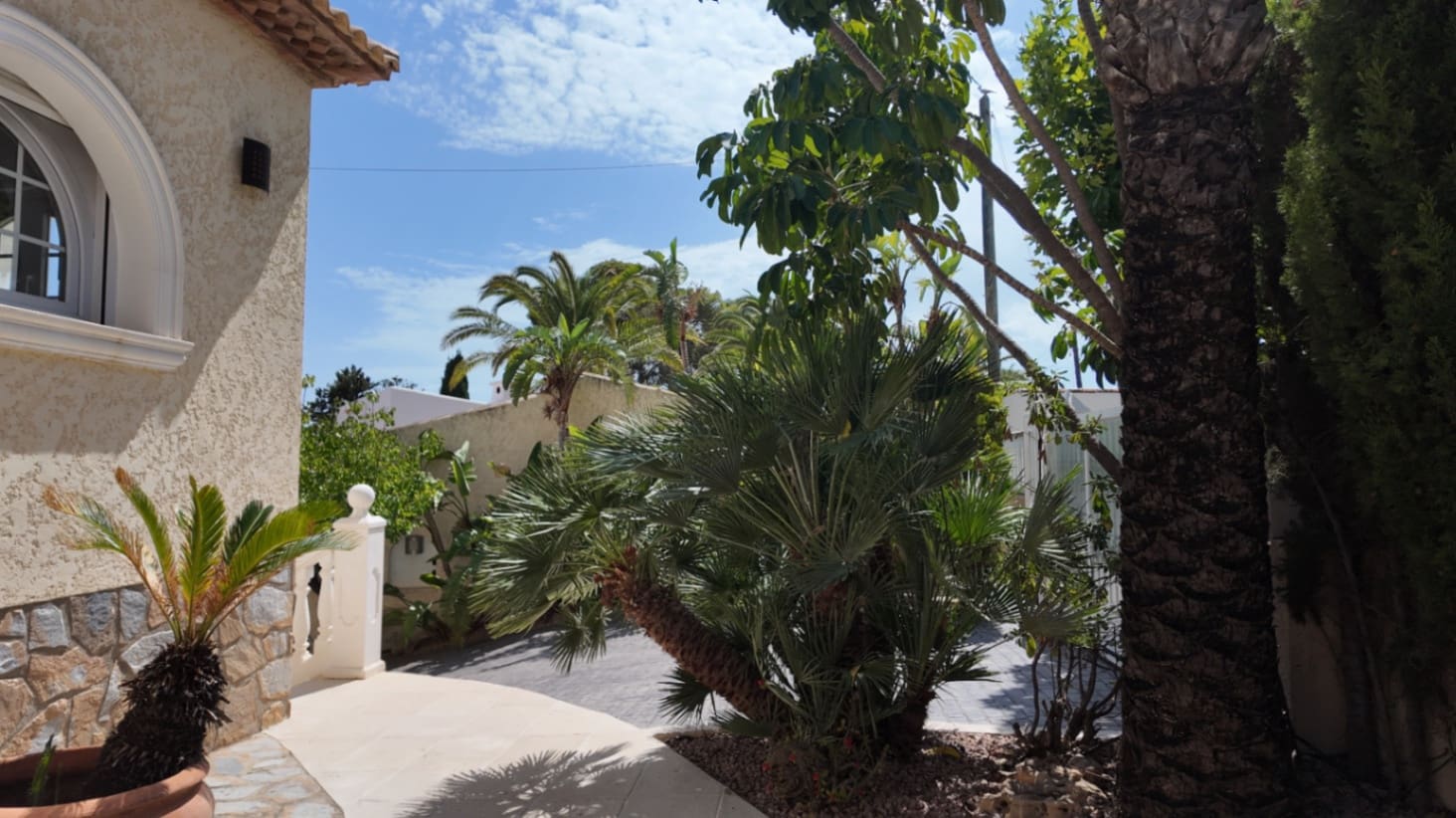Chalet de 2 habitaciones en La Nucia en alquiler con piscina garaje - 1.800 € (Ref: 10051957)