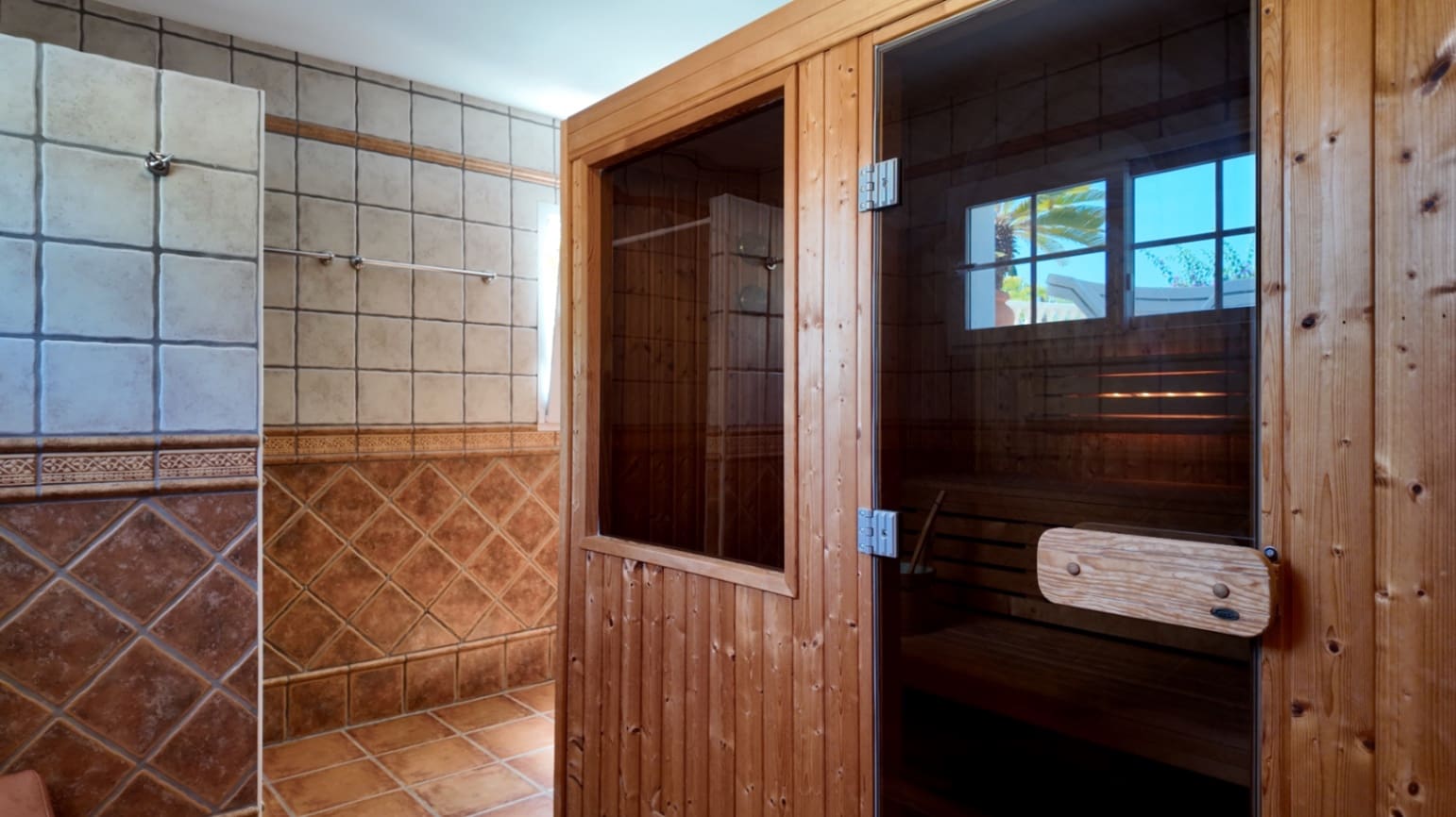Chalet de 2 habitaciones en La Nucia en alquiler con piscina garaje - 1.800 € (Ref: 10051957)