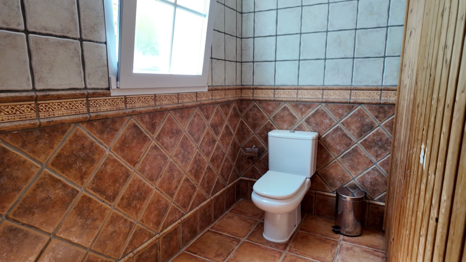 Chalet de 2 habitaciones en La Nucia en alquiler con piscina garaje - 1.800 € (Ref: 10051957)