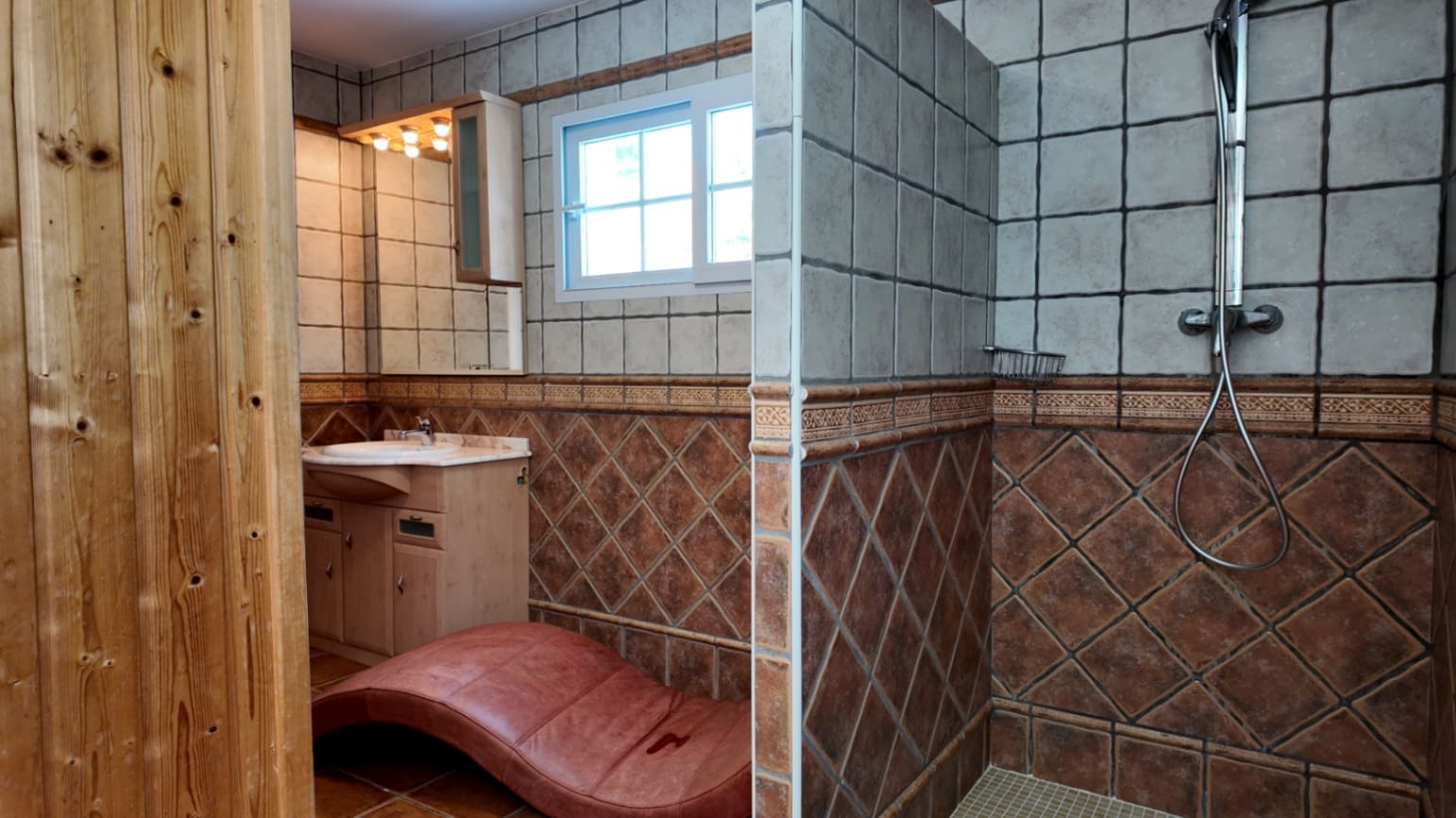 Chalet de 2 habitaciones en La Nucia en alquiler con piscina garaje - 1.800 € (Ref: 10051957)