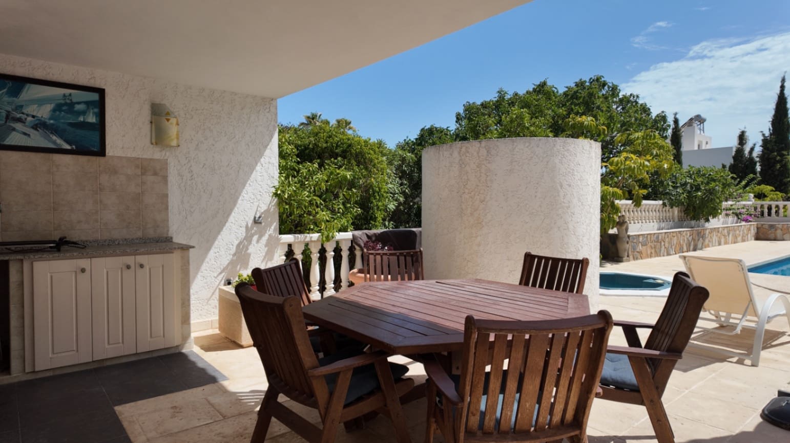 Chalet de 3 habitaciones en La Nucia en alquiler con piscina garaje - 2.200 € (Ref: 10051958)