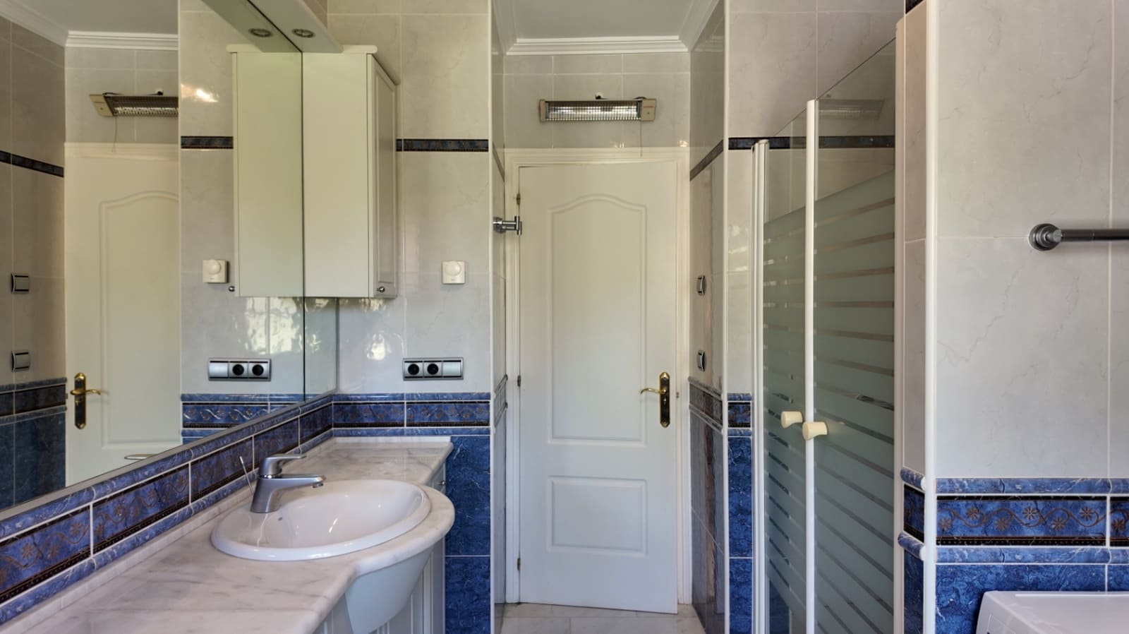 Chalet de 3 habitaciones en La Nucia en alquiler con piscina garaje - 2.200 € (Ref: 10051958)