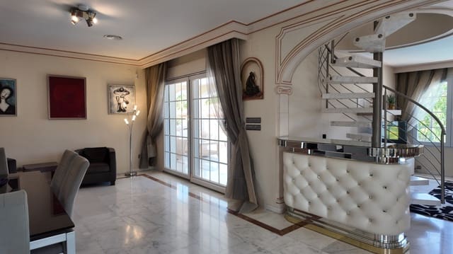 Chalet de 3 habitaciones en La Nucia en alquiler con piscina garaje - 2.200 € (Ref: 10051958)