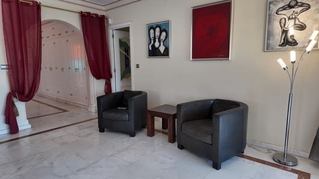 Chalet de 3 habitaciones en La Nucia en alquiler con piscina garaje - 2.200 € (Ref: 10051958)
