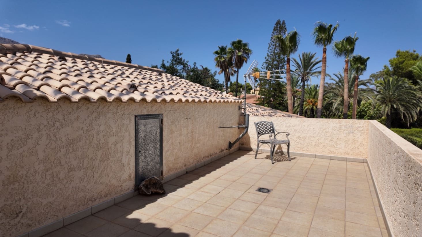 Chalet de 3 habitaciones en La Nucia en alquiler con piscina garaje - 2.200 € (Ref: 10051958)