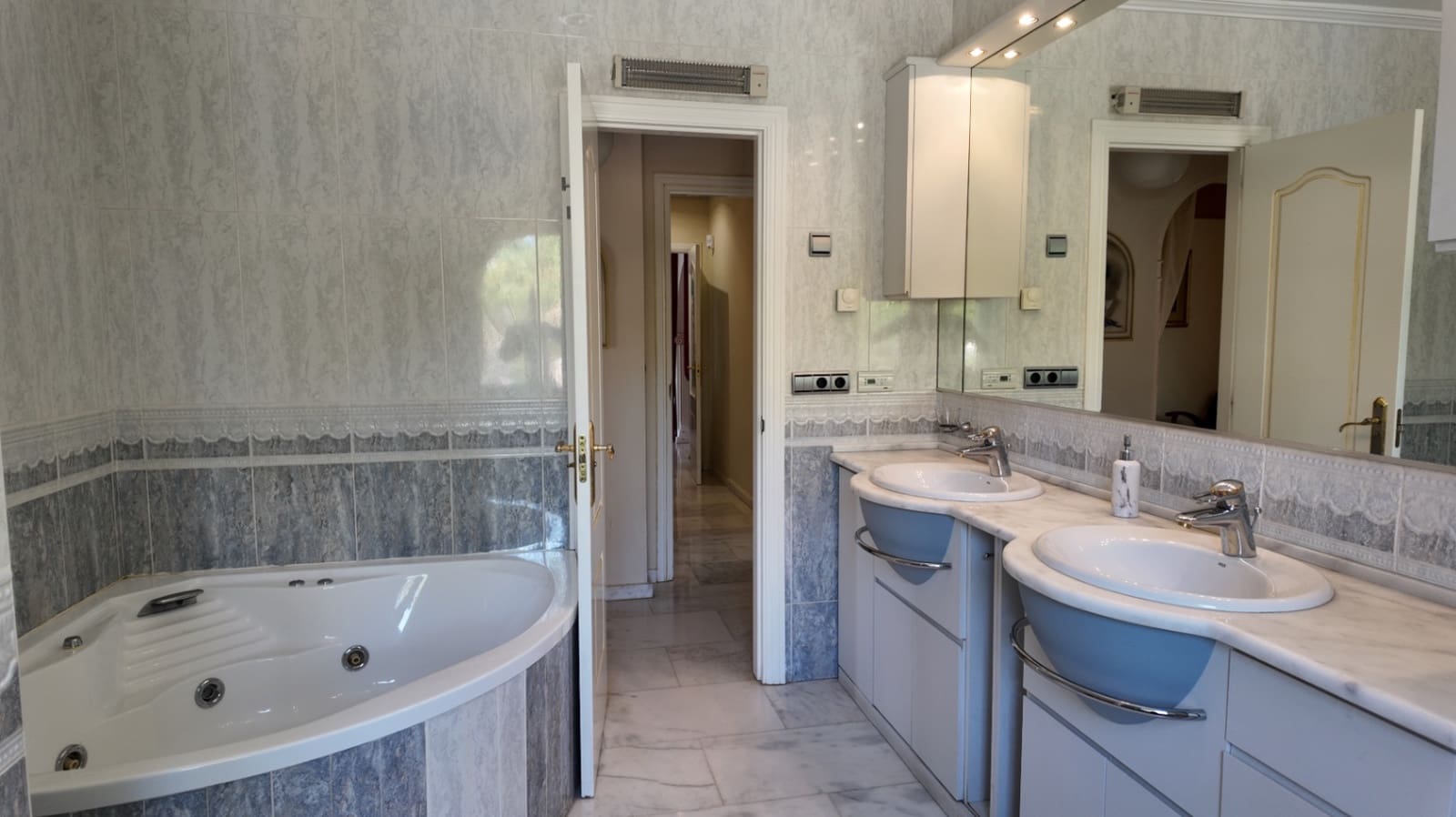 Chalet de 3 habitaciones en La Nucia en alquiler con piscina garaje - 2.200 € (Ref: 10051958)