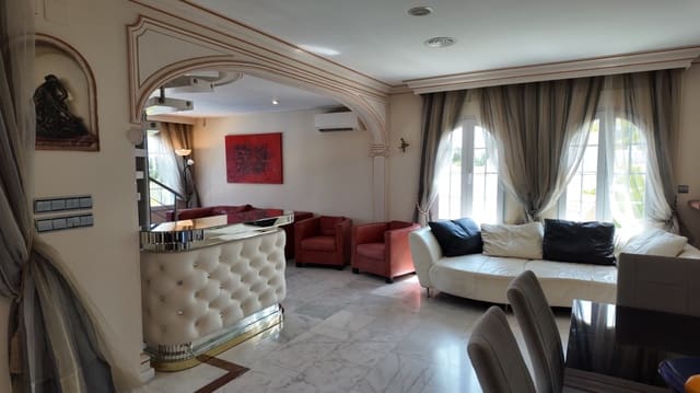 Chalet de 3 habitaciones en La Nucia en alquiler con piscina garaje - 2.200 € (Ref: 10051958)