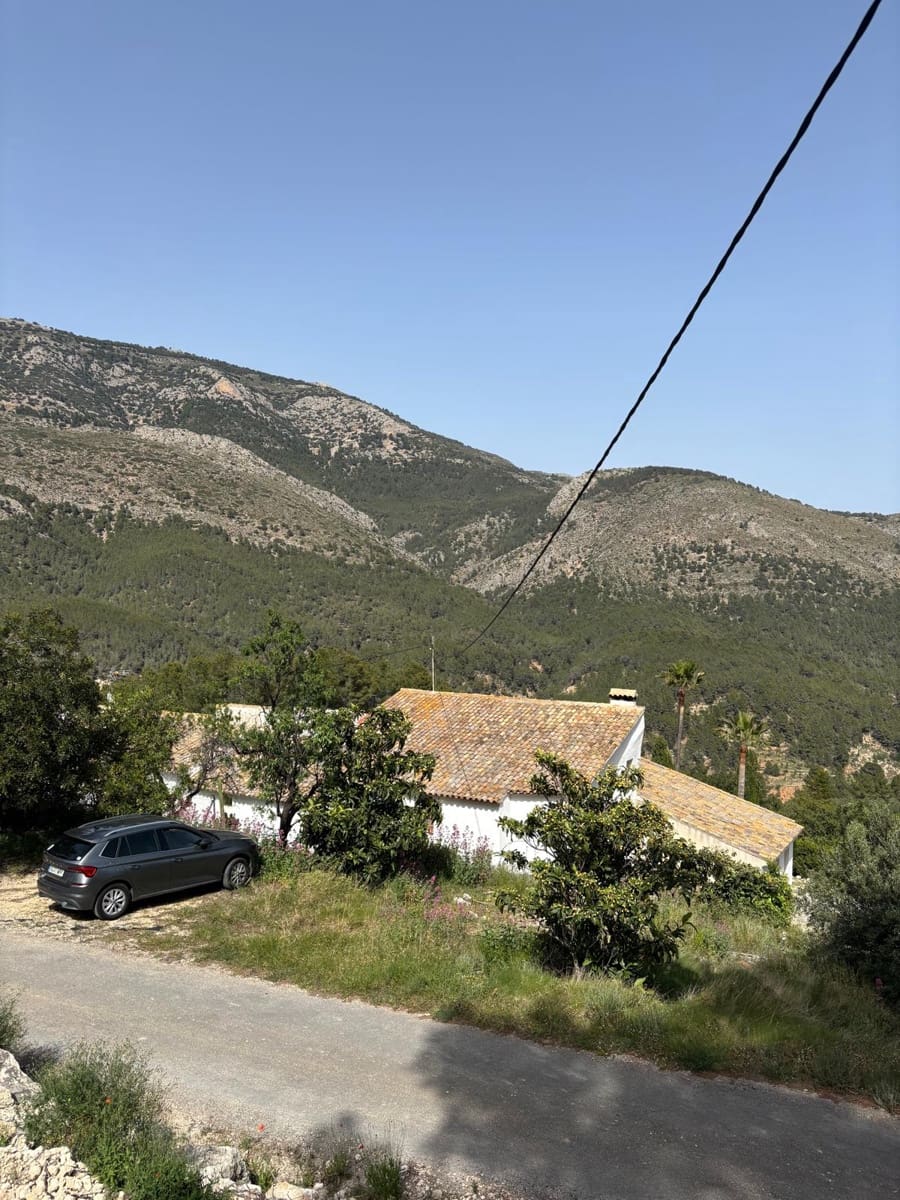 5 bedroom Finca/Country House for sale in Guadalest with garage - € 259,000 (Ref: 10120426)
