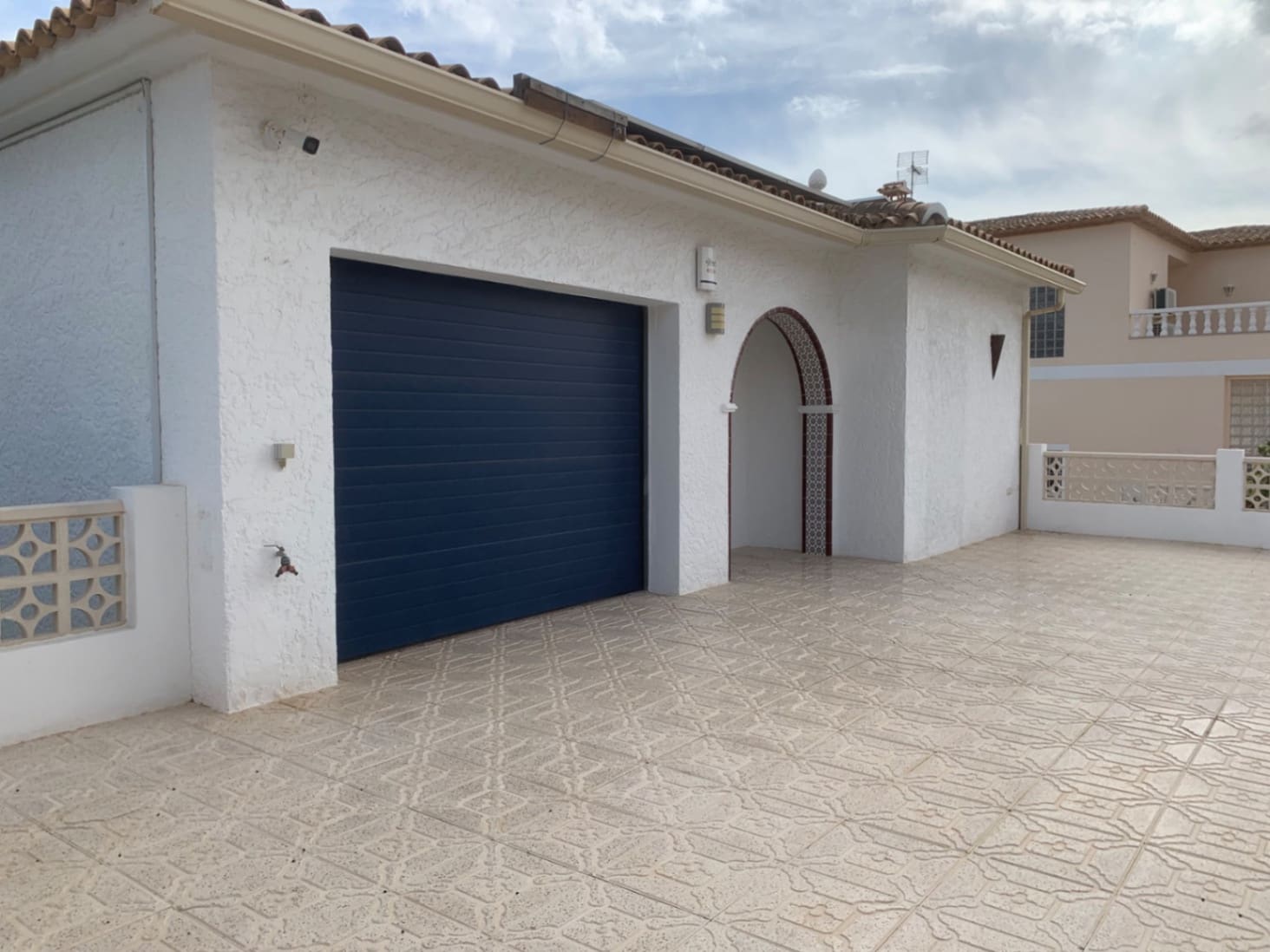 5 bedroom Villa for sale in La Nucia with pool garage - € 630,000 (Ref: 10160448)