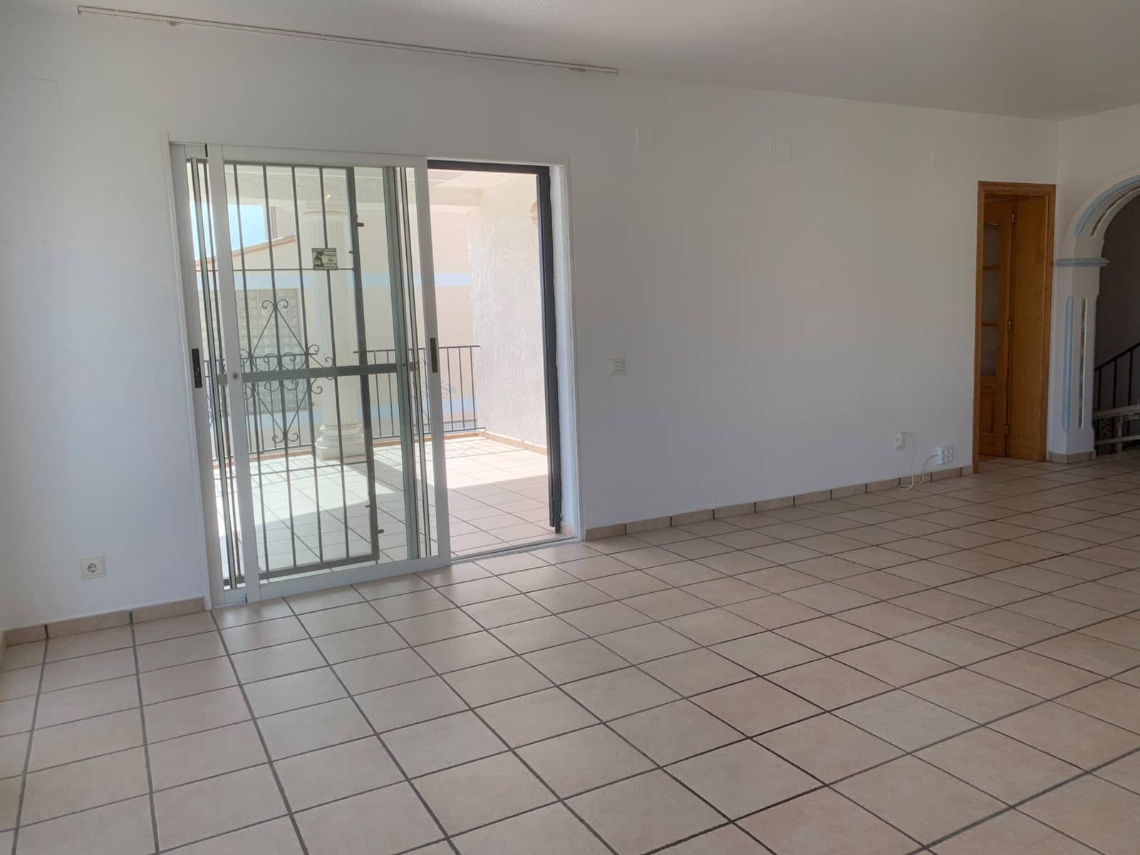 5 bedroom Villa for sale in La Nucia with pool garage - € 630,000 (Ref: 10160448)