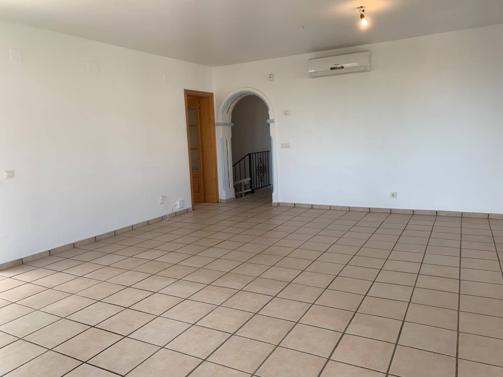 5 bedroom Villa for sale in La Nucia with pool garage - € 630,000 (Ref: 10160448)