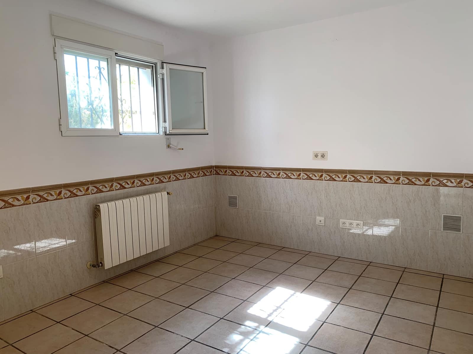5 bedroom Villa for sale in La Nucia with pool garage - € 630,000 (Ref: 10160448)