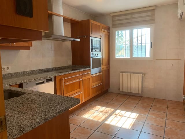 5 Zimmer Villa zu verkaufen in La Nucia mit Pool Garage - 630.000 € (Ref: 10160448)
