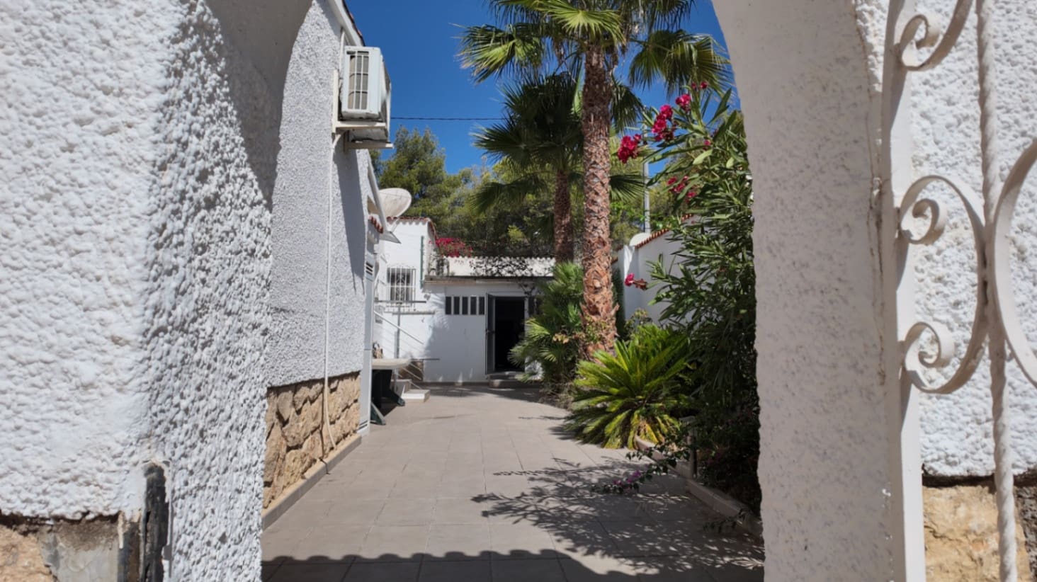 4 bedroom Villa for sale in La Nucia with pool garage - € 580,000 (Ref: 10160449)