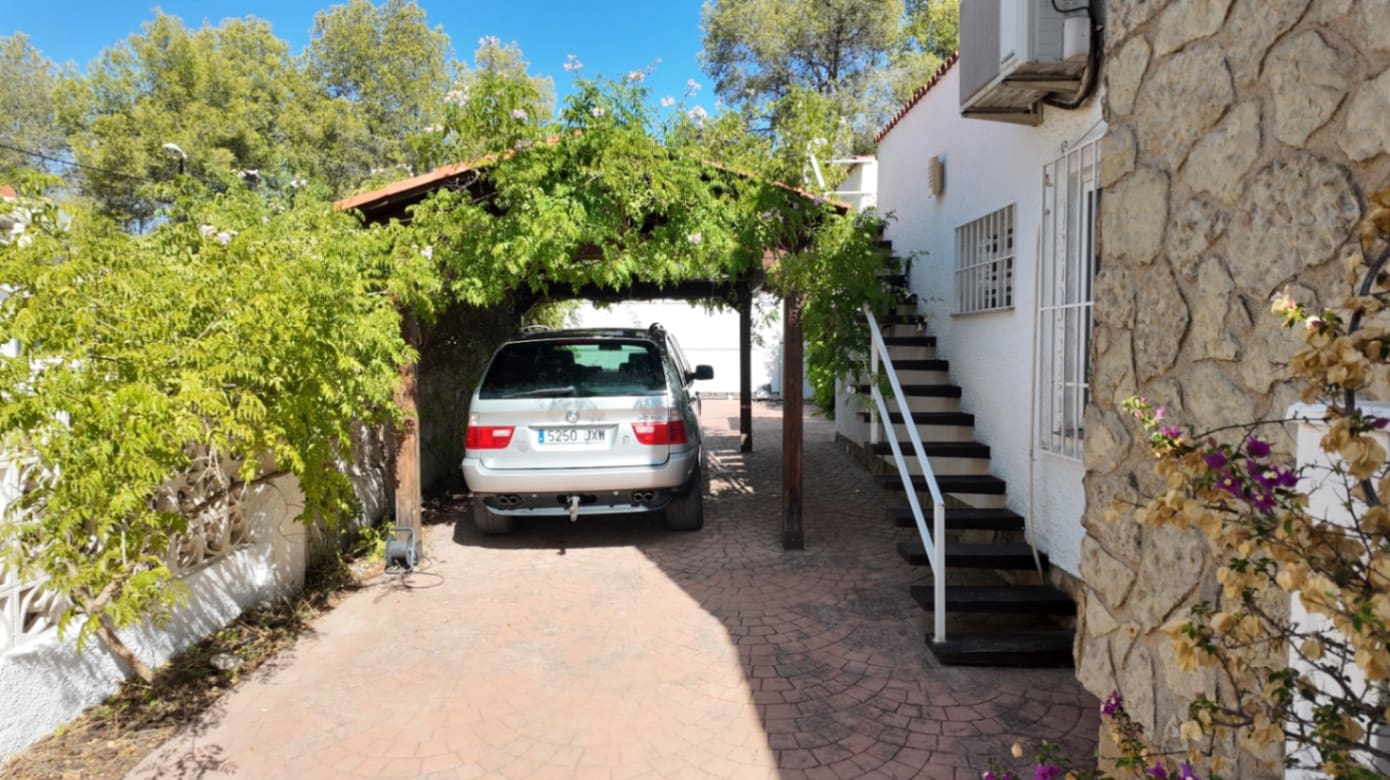 4 bedroom Villa for sale in La Nucia with pool garage - € 580,000 (Ref: 10160449)