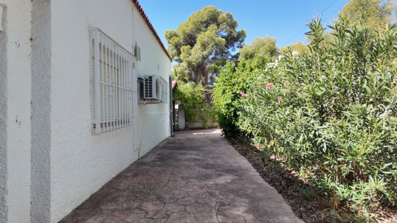 4 bedroom Villa for sale in La Nucia with pool garage - € 580,000 (Ref: 10160449)