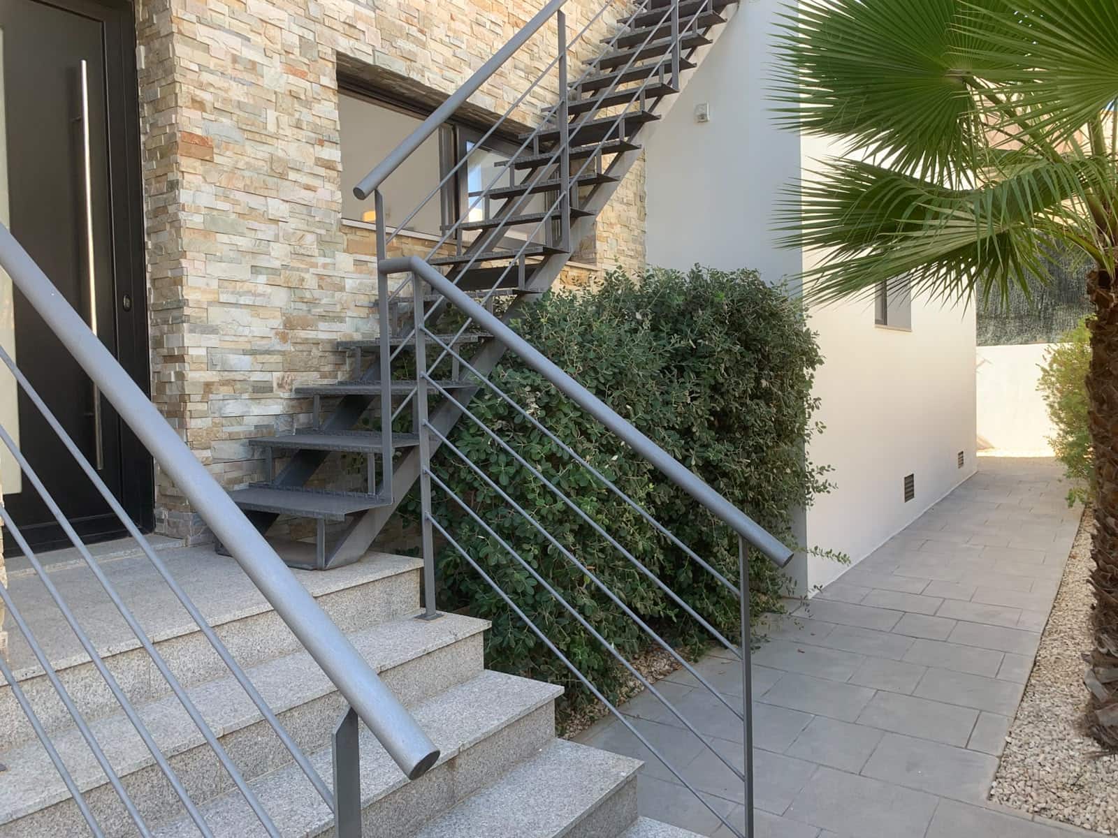 3 soveværelse Villa til salg i Polop med swimmingpool garage - € 475.000 (Ref: 10160450)