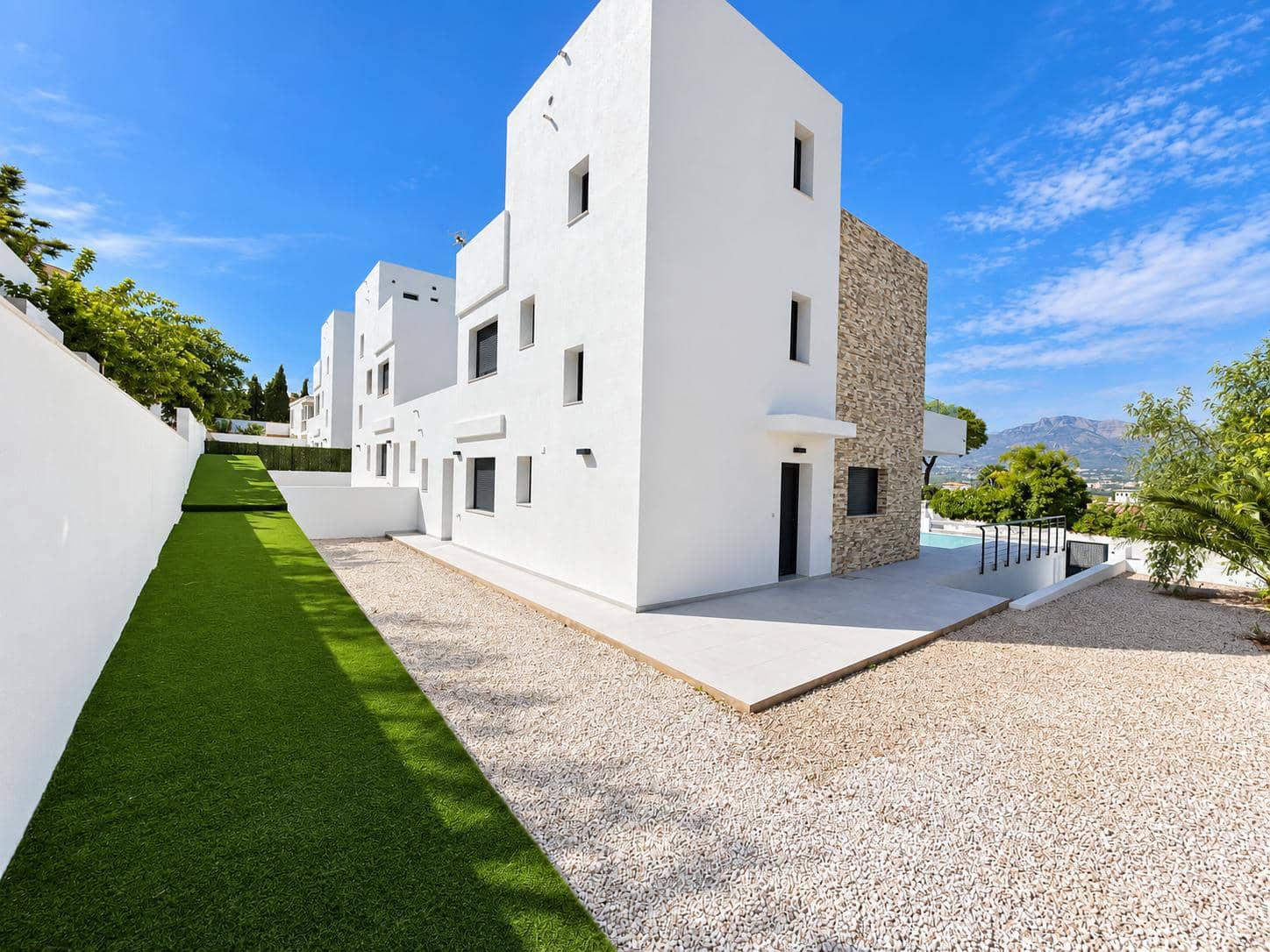 4 soverom Kjedet enebolig til salgs i Albir med svømmebasseng garasje - € 890 000 (Ref: 10163474)
