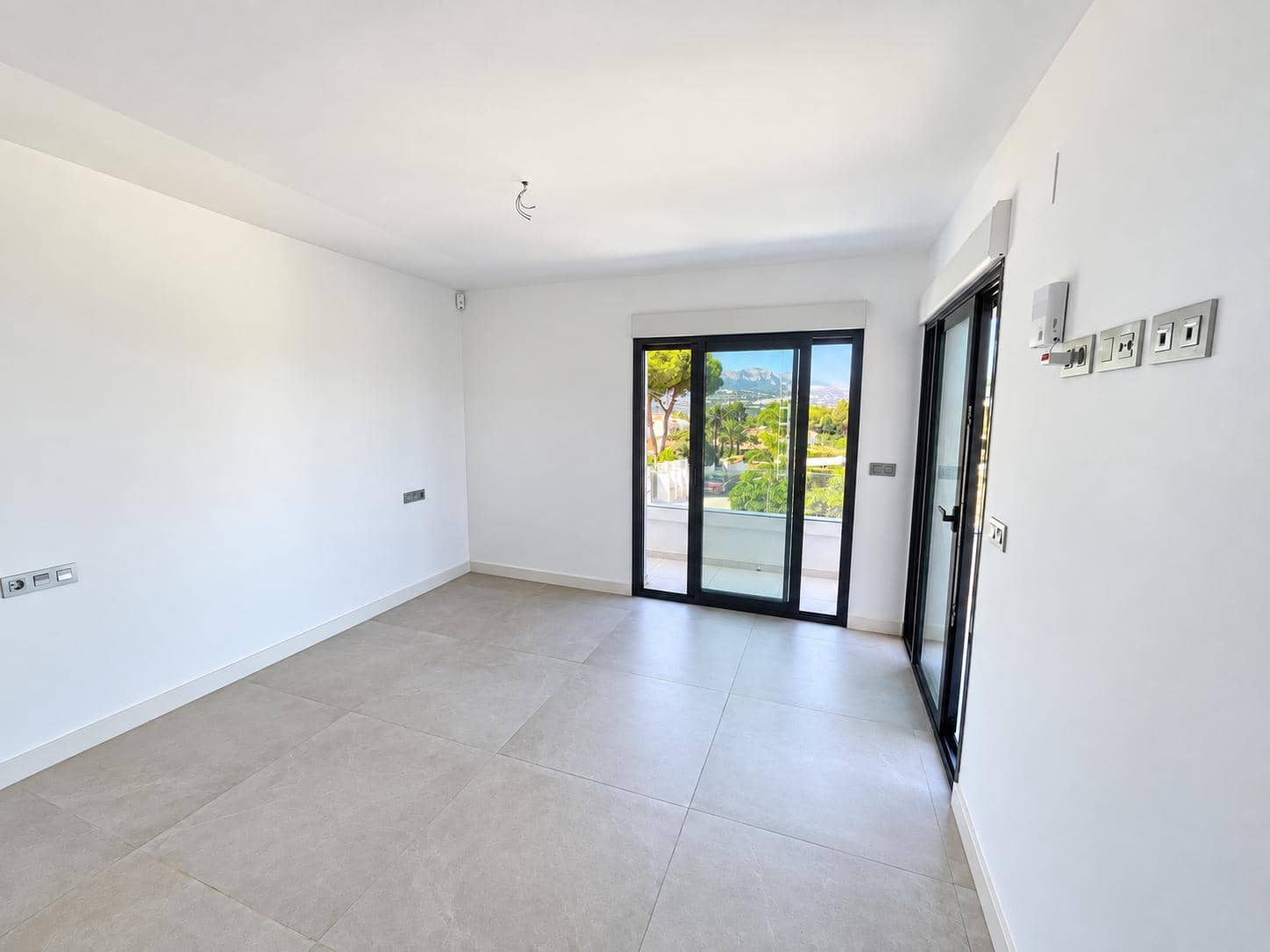 4 soverom Kjedet enebolig til salgs i Albir med svømmebasseng garasje - € 890 000 (Ref: 10163474)