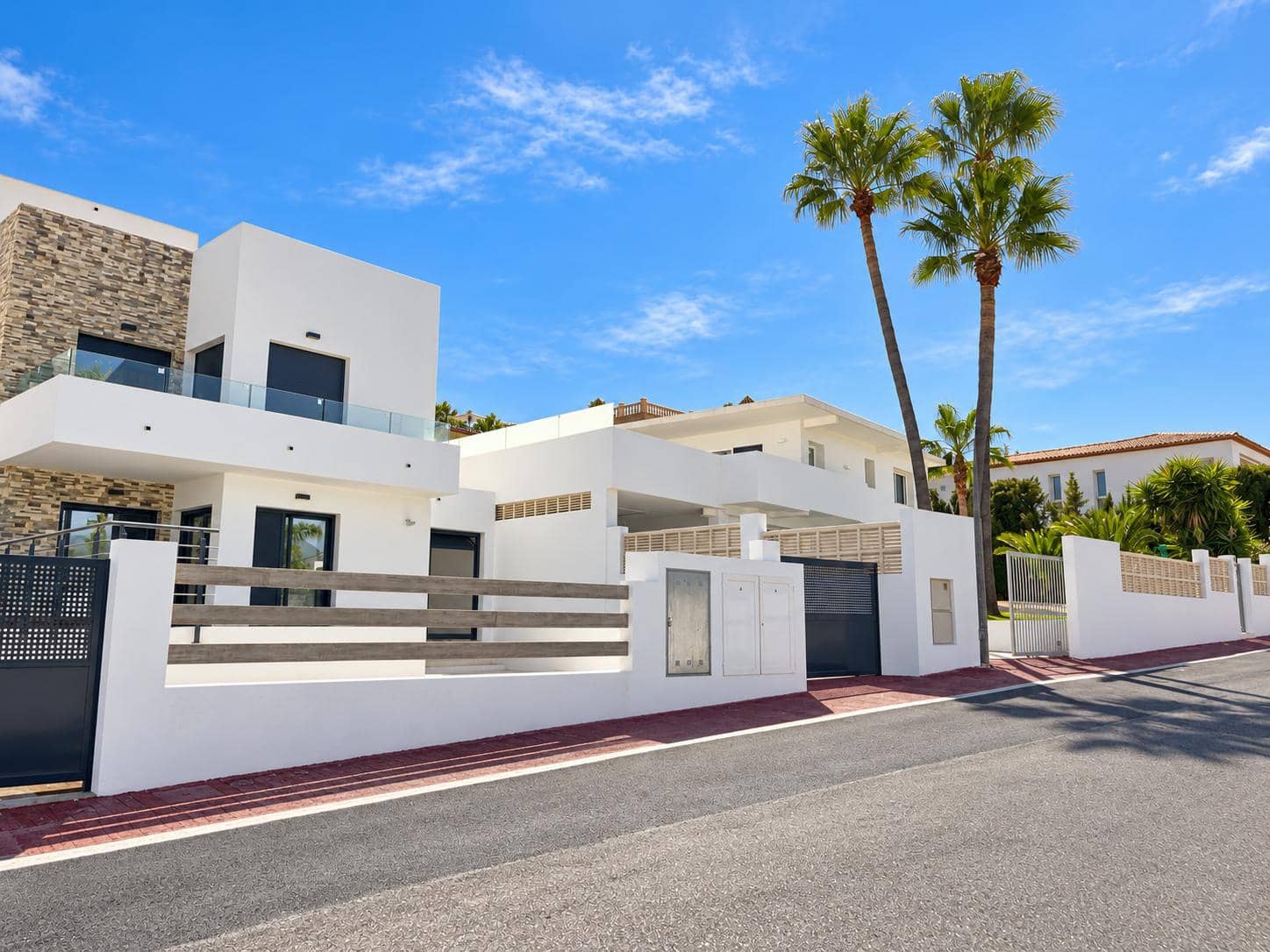 4 soverom Kjedet enebolig til salgs i Albir med svømmebasseng garasje - € 890 000 (Ref: 10163474)