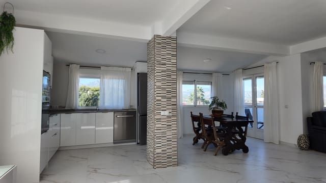 3 soveværelse Villa til leje i Albir, Alfaz del Pi / L'Alfàs del Pi med swimmingpool garage - € 2.800 (Ref: 10183758)