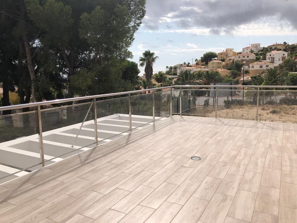 Chalet de 4 habitaciones en La Nucia en venta con piscina garaje - 620.000 € (Ref: 6265017)