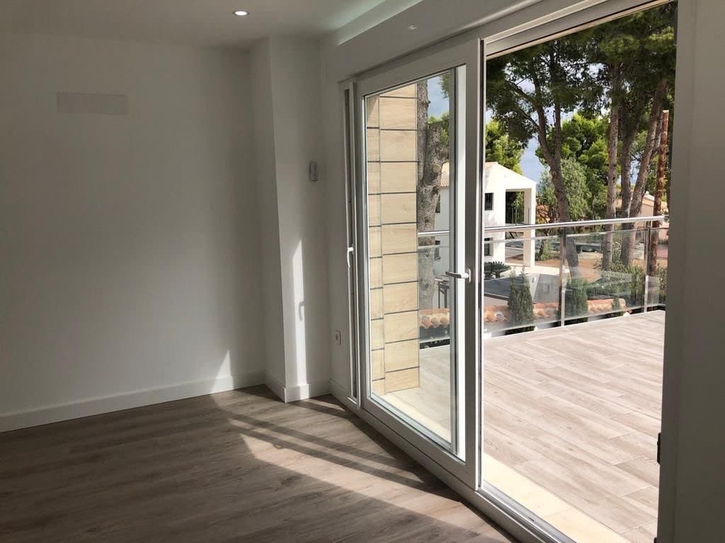 Chalet de 4 habitaciones en La Nucia en venta con piscina garaje - 620.000 € (Ref: 6265017)