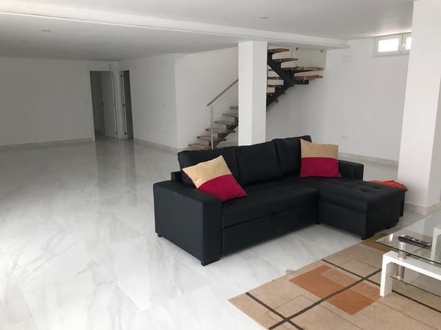 4 bedroom Villa for sale in La Nucia with pool garage - € 620,000 (Ref: 6265017)