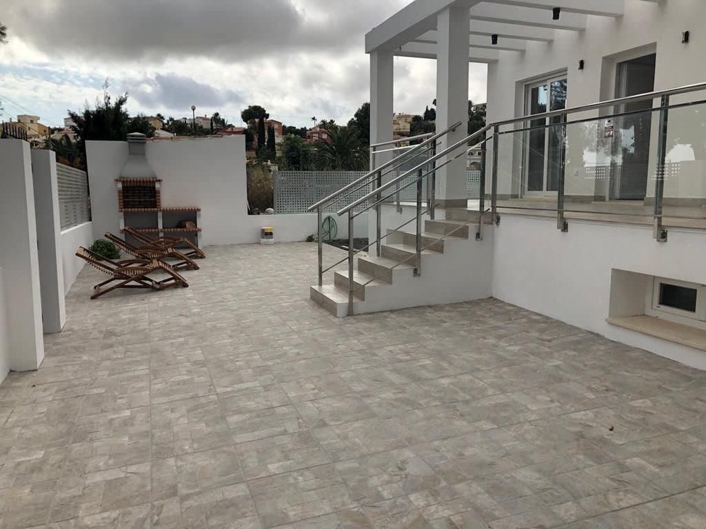 Chalet de 4 habitaciones en La Nucia en venta con piscina garaje - 620.000 € (Ref: 6265017)