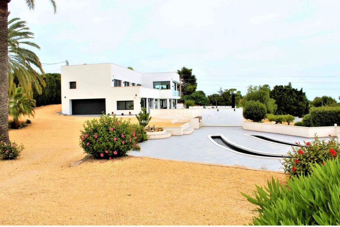 5 bedroom Villa for sale in Altea with pool garage - € 2,700,000 (Ref: 7409200)