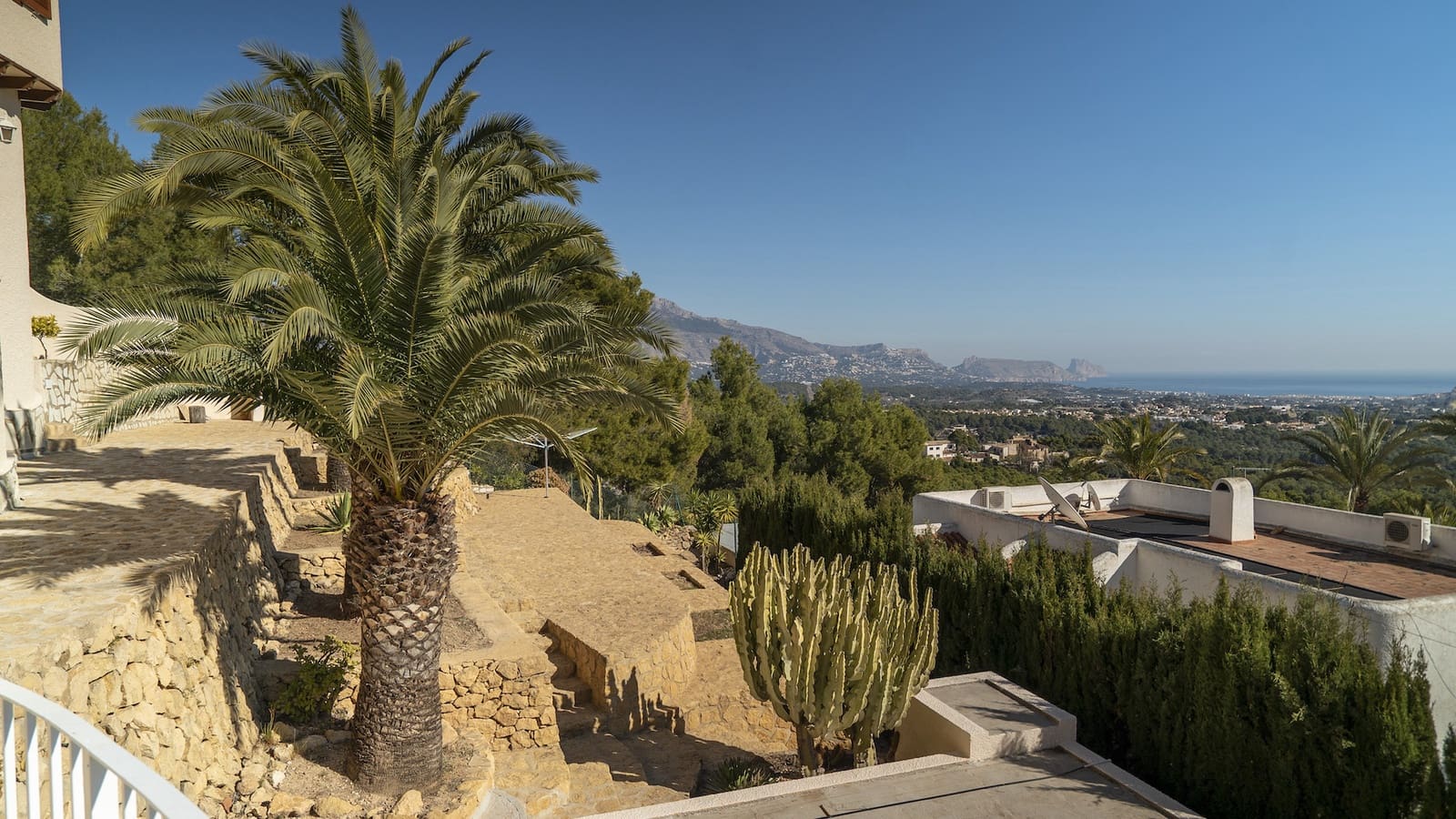 5 Zimmer Villa zu verkaufen in Alfaz del Pi / L'Alfas del Pi mit Pool Garage - 945.000 € (Ref: 7464317)