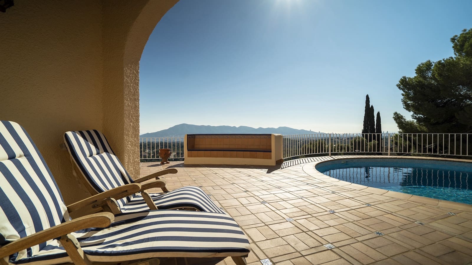 5 Zimmer Villa zu verkaufen in Alfaz del Pi / L'Alfas del Pi mit Pool Garage - 945.000 € (Ref: 7464317)