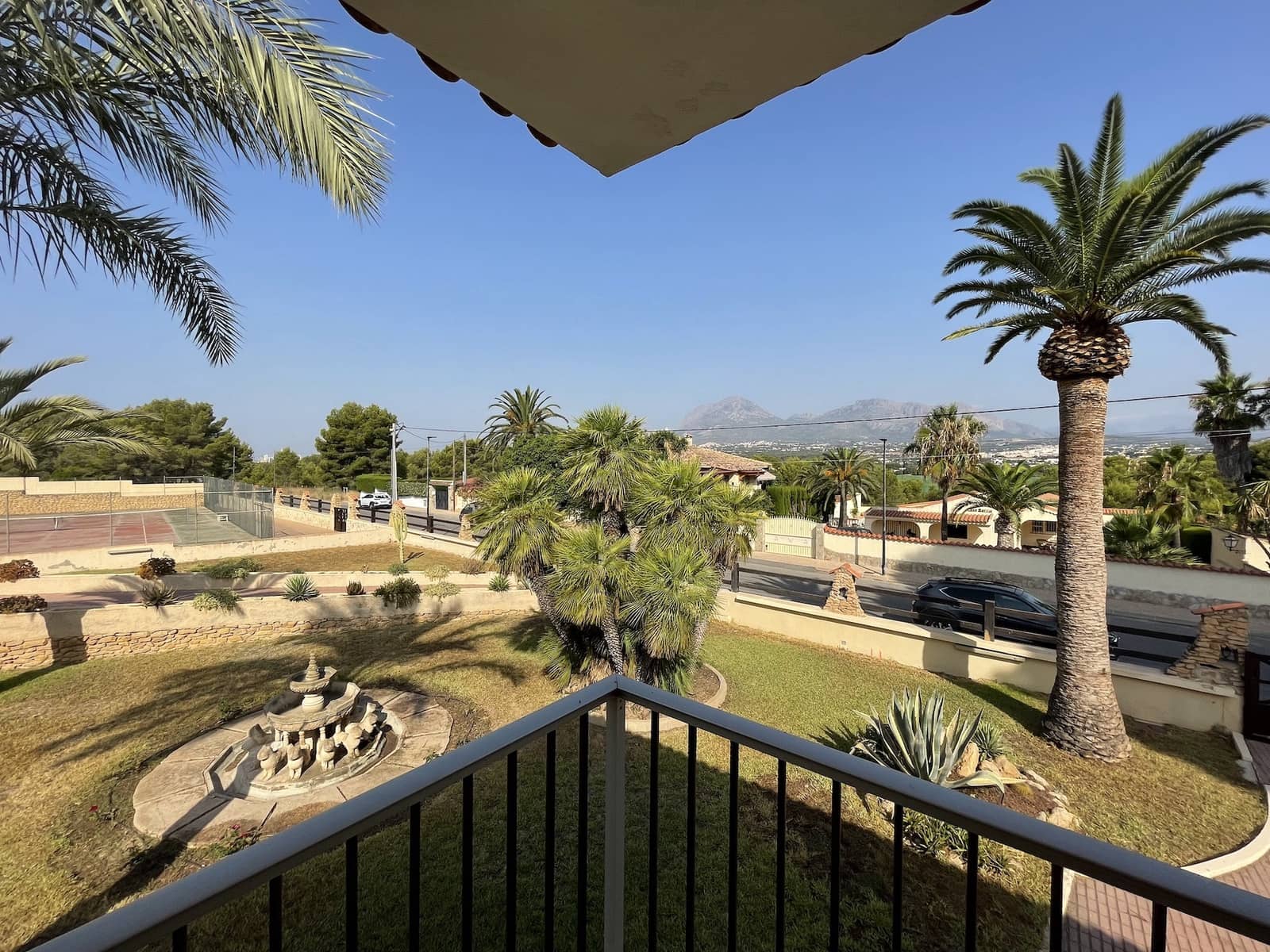 4 bedroom Villa for sale in Albir with pool garage - € 1,350,000 (Ref: 7646129)