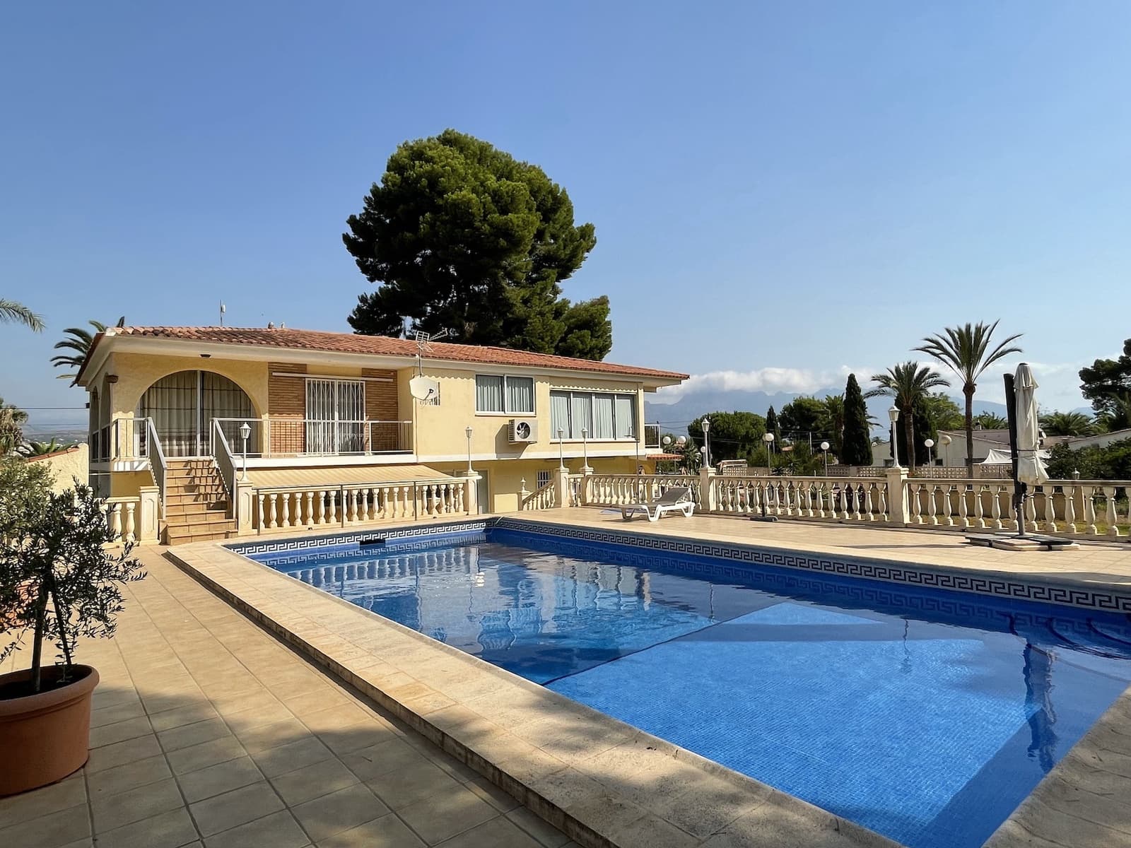4 bedroom Villa for sale in Albir with pool garage - € 1,350,000 (Ref: 7646129)