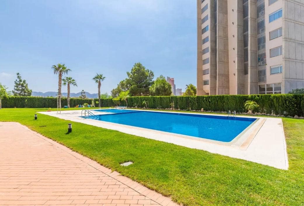 2 soverom Leilighet til salgs i Benidorm med svømmebasseng garasje - € 290 000 (Ref: 8123974)