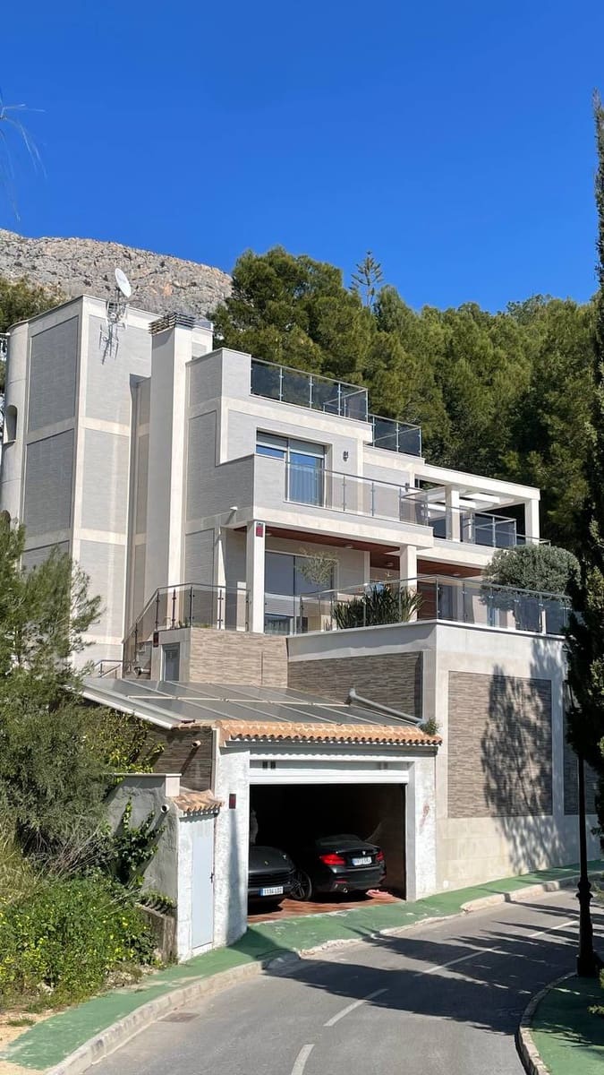 5 Zimmer Villa zu verkaufen in Altea mit Pool Garage - 1.350.000 € (Ref: 8312026)