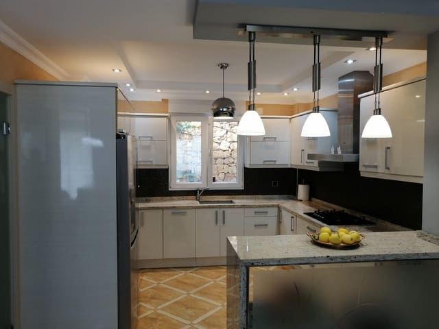 5 Zimmer Villa zu verkaufen in Altea mit Pool Garage - 1.350.000 € (Ref: 8312026)