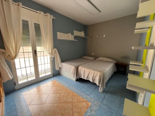 4 bedroom Villa for rent in Polop with pool garage - € 3,900 (Ref: 8352705)