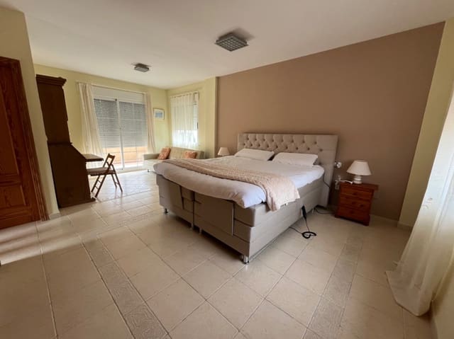 4 bedroom Villa for rent in Polop with pool garage - € 3,900 (Ref: 8352705)