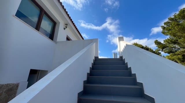 4 soverom Villa til salgs i La Nucia med svømmebasseng garasje - € 950 000 (Ref: 8402168)